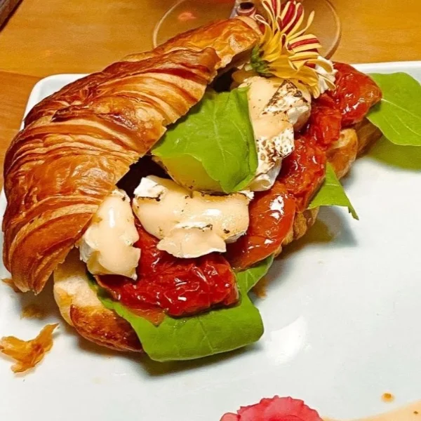 Croissant de Rúcula com Tomate Seco