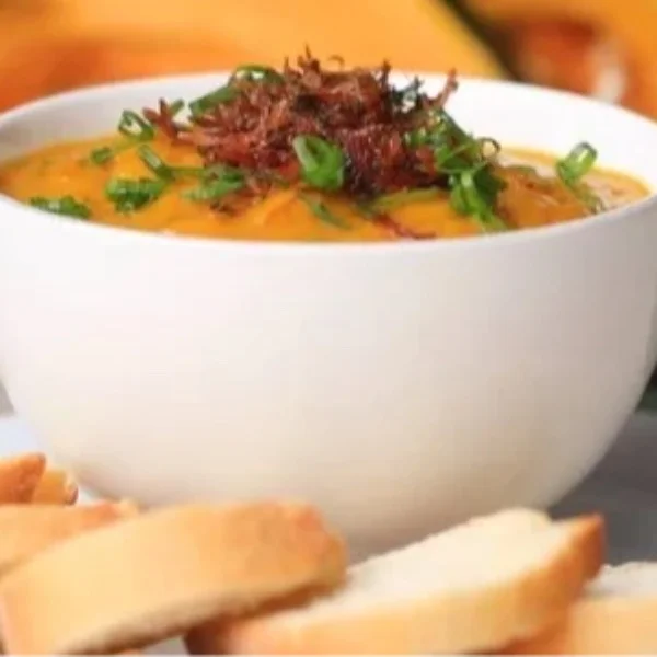 Sopa de Abóbora com Carne Desfiada