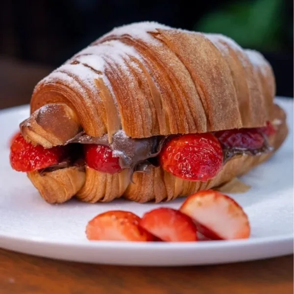 Croissant de Doce de Leite com Morango